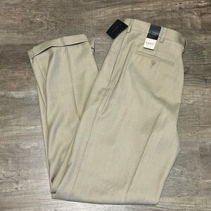 NWT J. Ferrar  Men's Light Beige Flat Front Dress Slacks